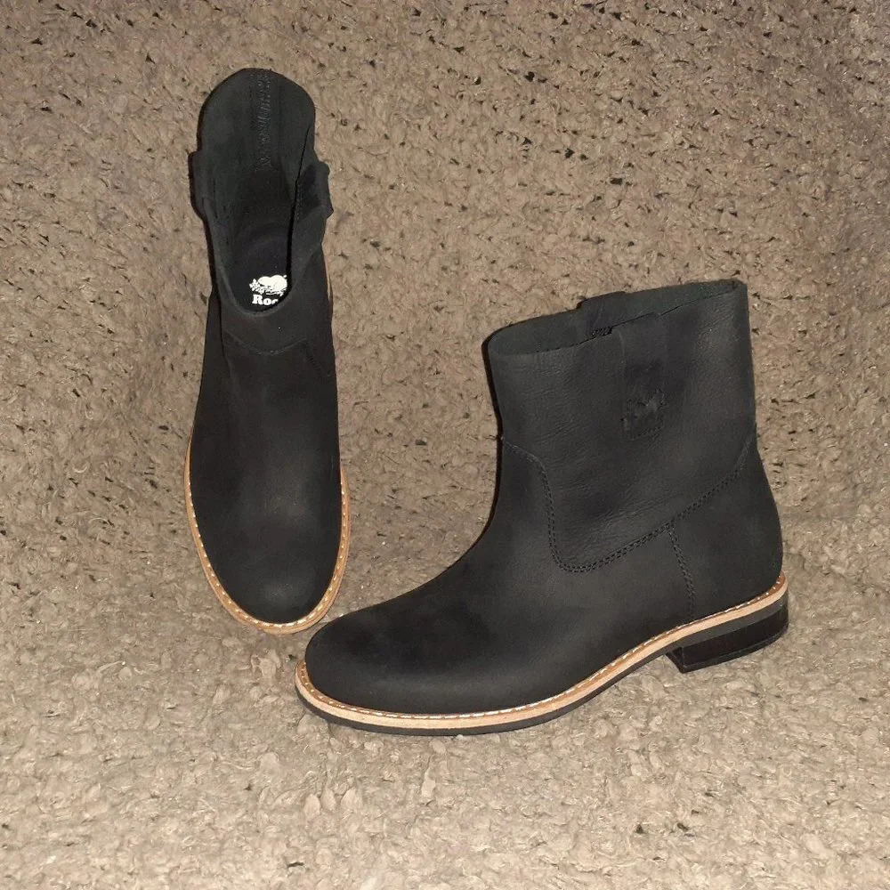 ROOTS-Canada-Black Nubuck Leather-THE SHORTY BOOT- Size 7-NEW/NO BOX